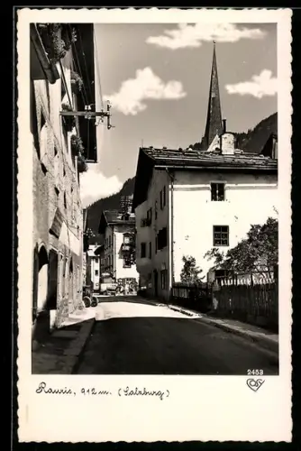AK Rauris /Salzburg, Strassenpartie mit Kirche