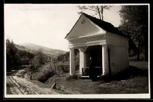 Foto-AK Wolfsberg /Kärnten, Weg an der Kapelle