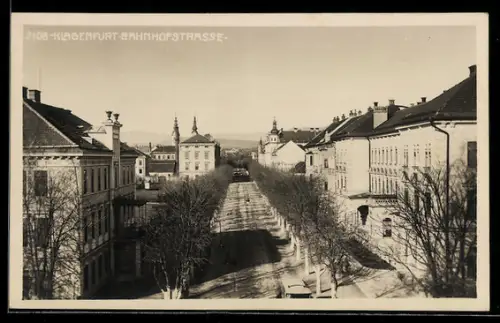 AK Klagenfurt, Bahnhofstrasse mit Schloss