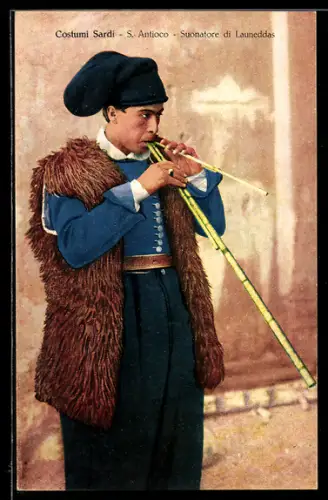 AK S. Antioco, Suonatore di Launeddas in costume sardo