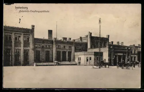 AK Insterburg, Bahnhofs-Empfangsbegäude von Aussen