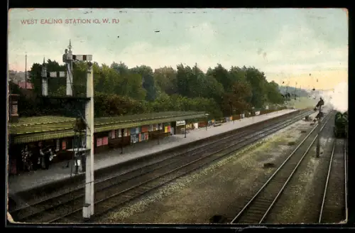 AK West Ealing, View of the Station, Bahnhof