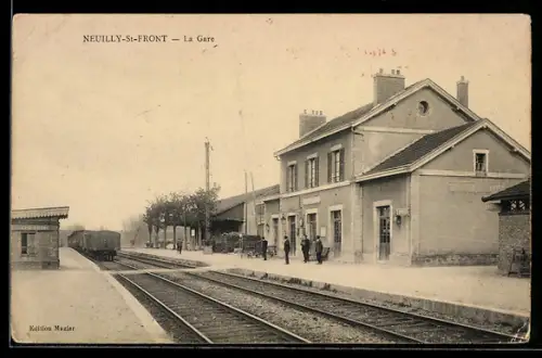 AK Neuilly-St-Front, La Gare, Bahnhof