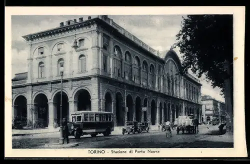 AK Torino, Stazione di Porta Nuova con autobus e carrozze, Strassenbahn
