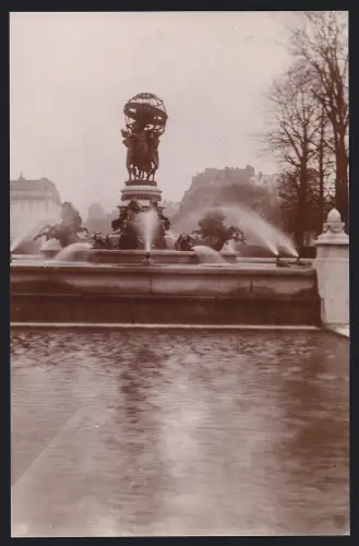Fotografie unbekannter Fotograf, Ansicht Paris, Fontaine des Quatre-Parties-de-Monde 1899