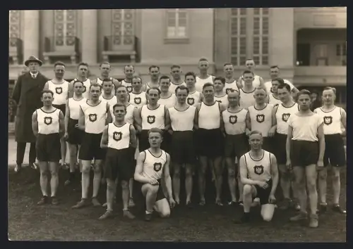 Fotografie Phil. Burckhardt, Frankfurt, Ansicht Frankfurt / Main, Leichtathletik-Abteilung des FSV Frankfurt 1927