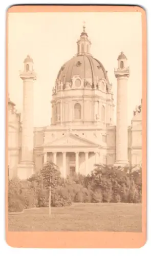 Fotografie Ansicht Wien, Karlskirche mit Grünanlagen