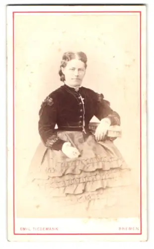 Fotografie Emil Tiedemann, Bremen, Richtweg 12, Schriftstellerin Lilli Willigeröd, Autorin Was der Kapitän erzählt