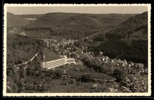 Foto-AK Bad Urach, Teilansicht mit Hotel