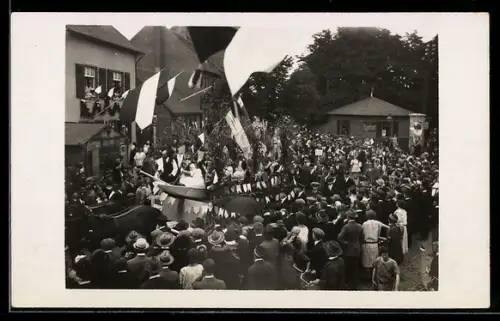 AK Ffm.-Sindelfingen, Festumzug 1925, geschmückter Festwagen in Schiffsform, Menschenmenge, Fahnen