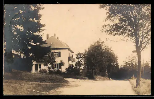 AK Reiboldsgrün, Wohnhaus am Waldrand mit Strasse
