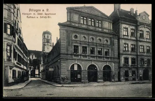 AK Dillingen a. D., Königstrasse mit Städt. Sparkasse, Rathaus und Schloss-Strasse