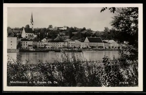 AK Mauthausen a. d. Donau, Ortsansicht am Donauufer mit Kirche