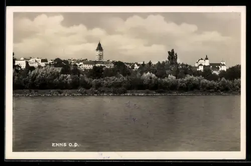 AK Enns /O.D., Panorama mit Donau und Kirchturm