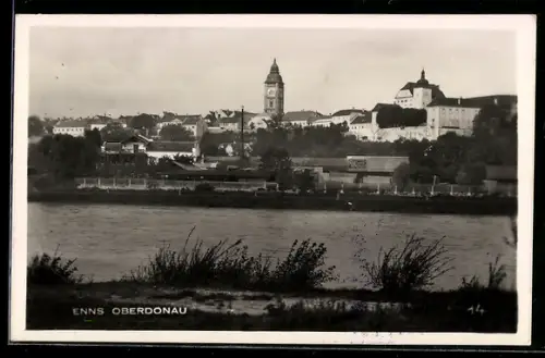 AK Enns /Oberdonau, Stadtpanorama mit Donau, Turm und Schloss
