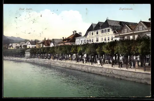 AK Bad Ischl, Esplanade am Ufer mit Promenade und Passanten