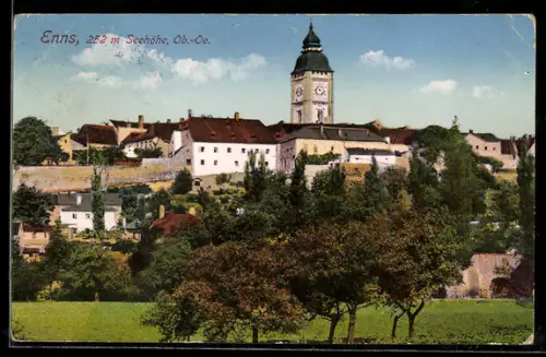 AK Enns /Ob.-Oe., Stadtansicht mit Stadtmauer und Turm