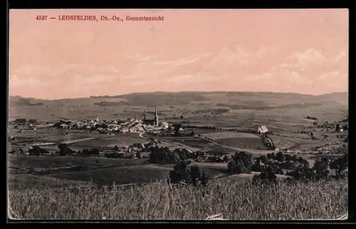 AK Leonfelden /Ob.-Oe., Gesamtansicht mit Kirche