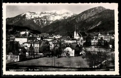 AK Bad Ischl, Ortsansicht mit Kirche und schneebedecktem Berg