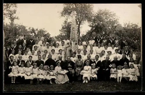 AK Braunau am Inn, Fahnenweihe der Kongregation 1919, Gruppenportrait