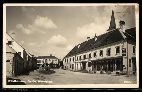 AK Waldhausen /Ob.-Oe., Marktplatz mit Brunnen