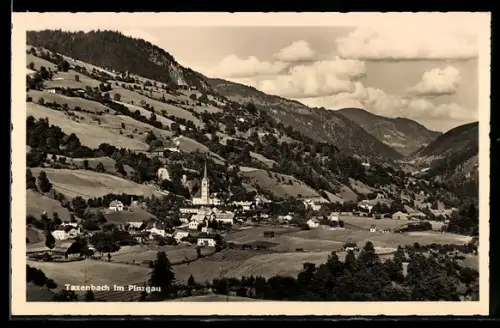 AK Taxenbach im Pinzgau, Panorama mit Kirche und Gehöften