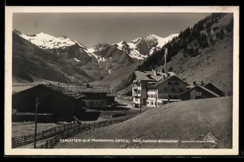 AK Ferleiten, Tauerngasthof Bernsteiner, Bergpanorama mit Gehöften