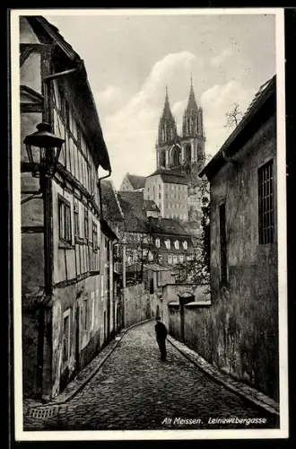 AK Meissen, Blick in die Strasse Leinewebergasse mit Aufblick zum Dom