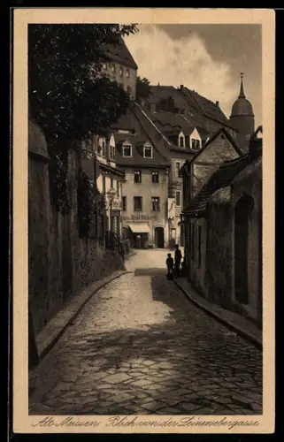 AK Meissen, Partie in der Strasse Leinewebergasse mit Blick zur Brot-Bäckerei
