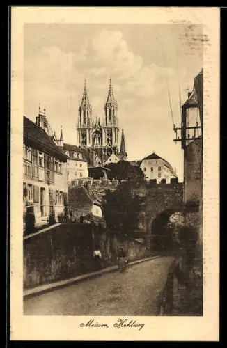 AK Meissen, Partie aus der Strasse Hohlweg mit Blick auf den Dom