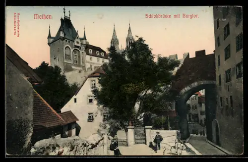 AK Meissen, Schlossbrücke mit Strasse Burgtor