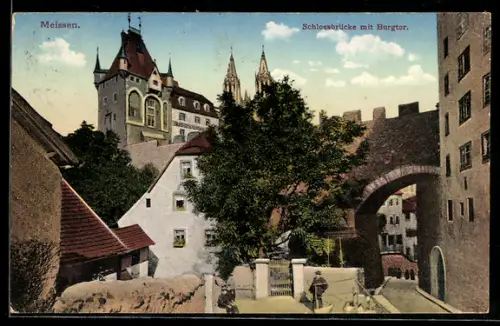 AK Meissen, Schlossbrücke mit Strasse Burgtor