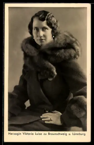 AK Victoria Louise Herzogin von Braunschweig und Lüneburg im Mantel mit Pelzbesatz