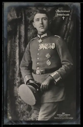 Foto-AK Sanke Nr. 361: Oberleutnant Immelmann, Portrait in Uniform mit Orden, Pour le Mérite