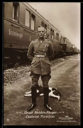 AK Sanke Nr. 7731, Leutnant der Luftwaffe Otto Parschau in Uniform mit Orden und Diensthund