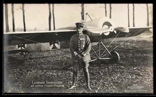 Foto-AK Sanke: Leutnant Immelmann an seinem Fokker-Flugzeug
