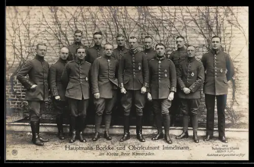 Foto-AK Sanke Nr. 373: Hauptmann Boelcke und Oberleutnant Immelmann im Kreise ihrer Kameraden, Kampfflieger, Jasta 2