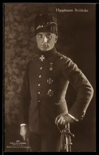 Foto-AK Sanke Nr.: 371, Hauptmann Buddecke mit Eisernes Kreuz in Uniform und weiteren Orden