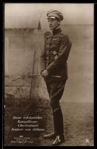 Foto-AK Sanke Nr. 382: Oberleutnant Freiherr von Althaus in Uniform mit EK I und Schirmmütze
