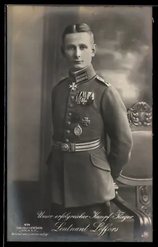 AK Sanke Nr.: 414, Unser erfolgreicher Kampf-Flieger Leutnant Leffers in Uniform mit Ordenspange