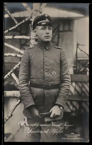 Foto-AK Sanke Nr. 428: Unser erfolgreicher Kampfflieger Leutnant Pfeifer