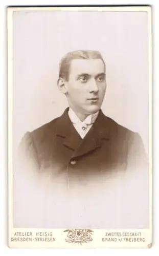 Fotografie Atelier Heisig, Dresden-Striesen, Portrait junger Herr in Anzug