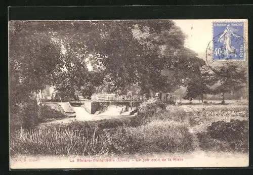 AK La Rivière-Thibouville, Un joli coin de la Risle