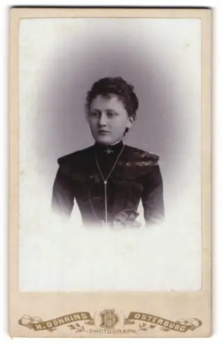 Fotografie H. Döhring, Osterburg, Mädchen in eleganter Sonntagskleidung