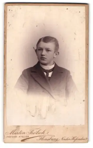 Fotografie Martin Frölich, Flensburg, Portrait junger Mann in eleganter Kleidung
