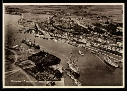 AK Travemünde, Teilansicht mit Hafen vom Flugzeug aus