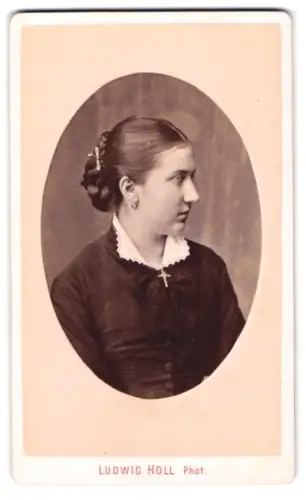 Fotografie Ludwig Holl, Mergentheim, Wachbachertor, Damenporträt im Profil