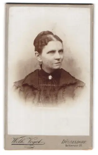 Fotografie Wilh. Voget, Düsseldorf, Bolkerstr. 37, Porträt einer Dame