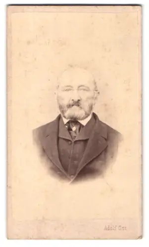 Fotografie Adolf Ost, Stadt, Strauchgasse 1, Porträt eines älteren Mannes