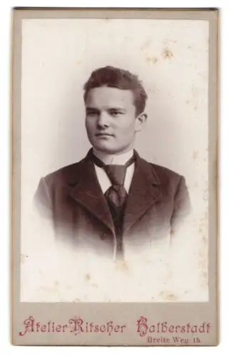 Fotografie Atelier Ritscher, Halberstadt, Breite Weg 15, Porträt eines jungen Mannes